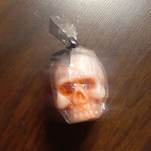 Light pink skull candle